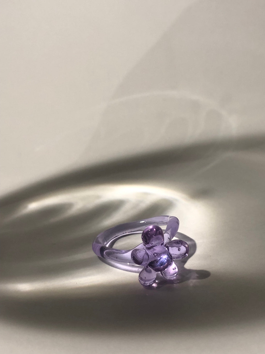 Monochromatic daisy flower Glass Ring