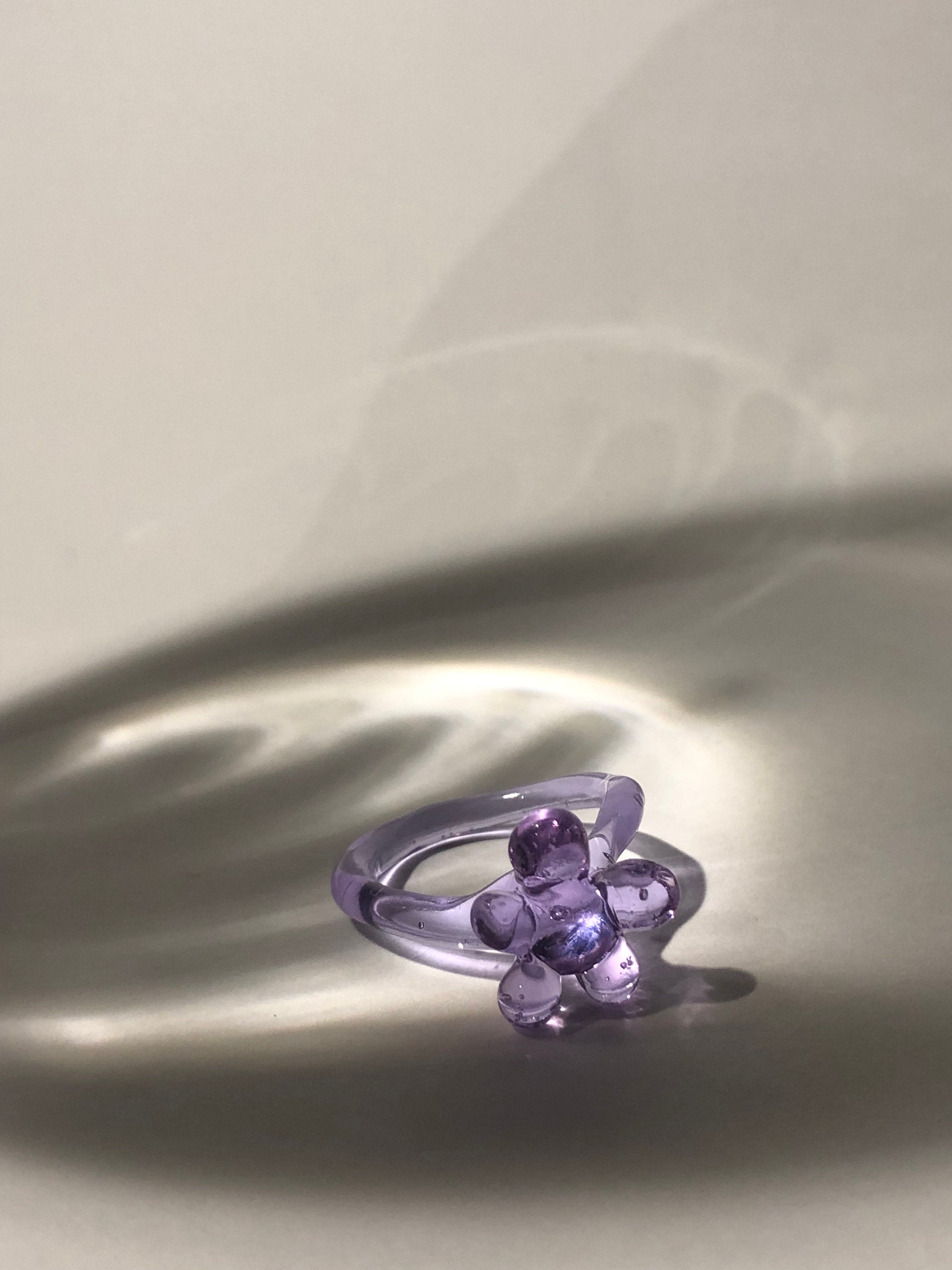 Monochromatic daisy flower Glass Ring
