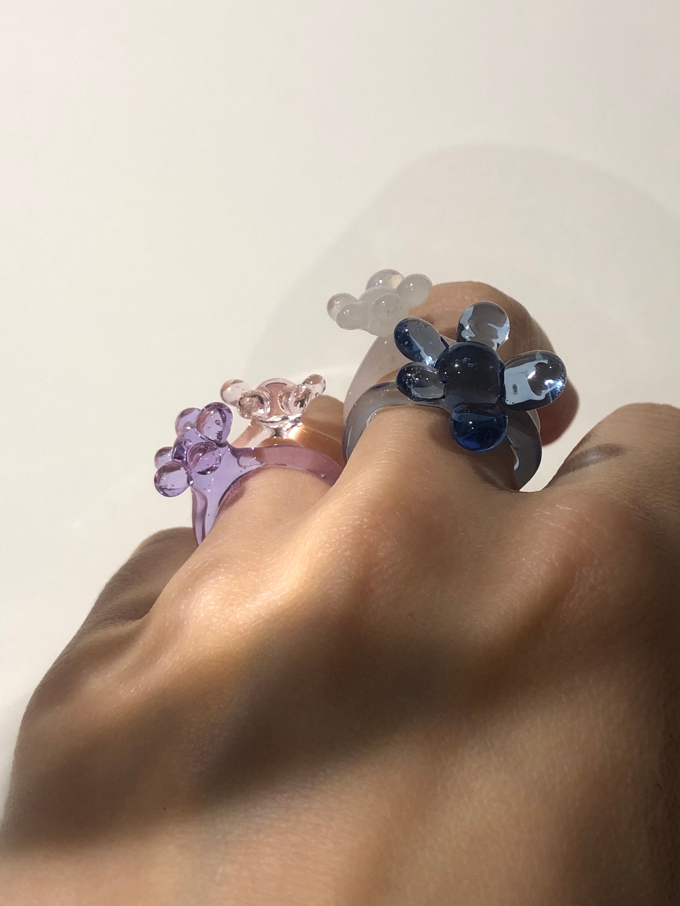 Monochromatic daisy flower Glass Ring