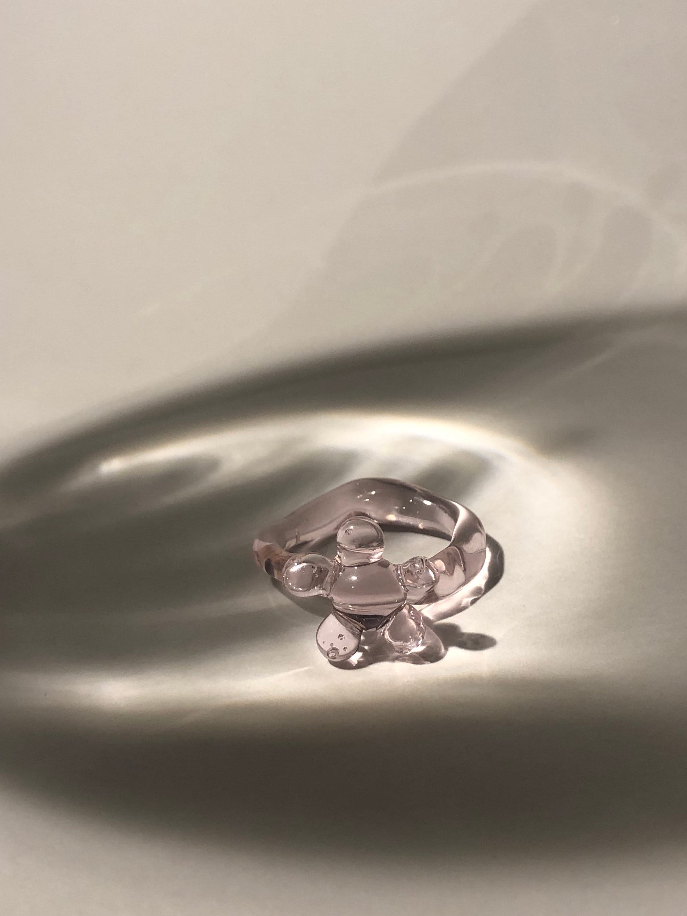 Monochromatic daisy flower Glass Ring