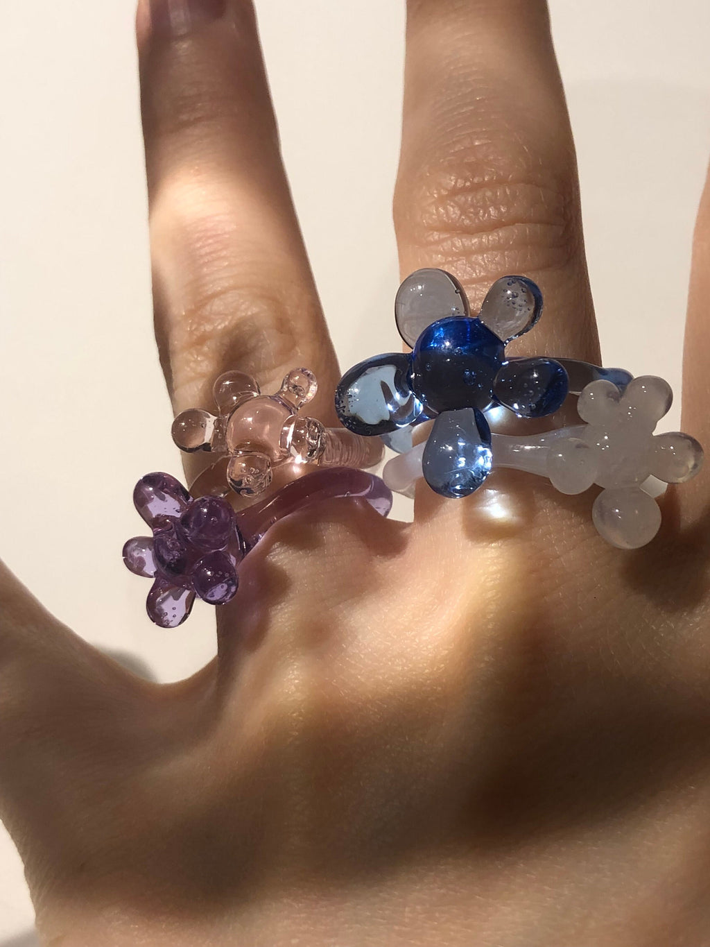 Monochromatic daisy flower Glass Ring