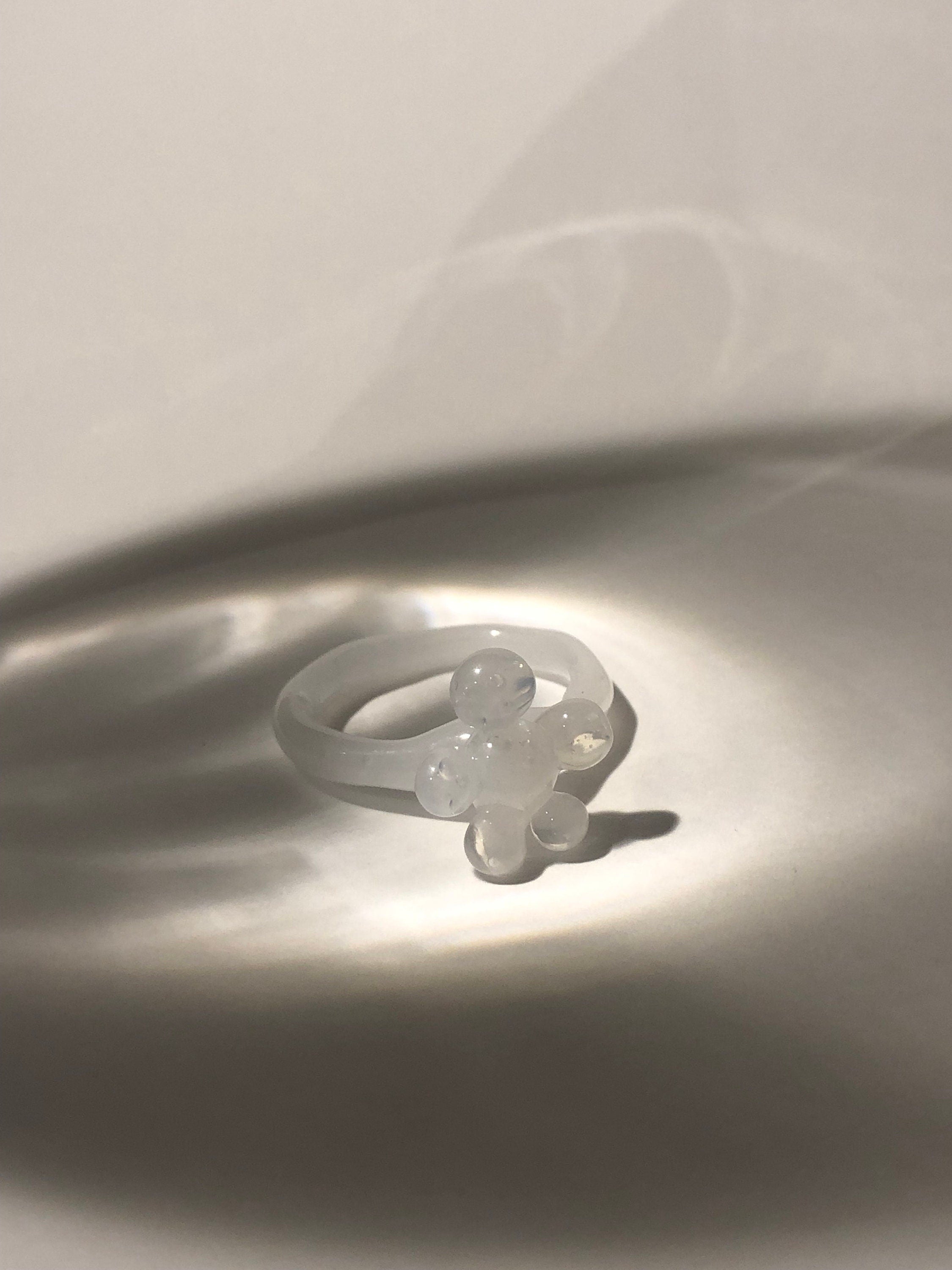 Monochromatic daisy flower Glass Ring
