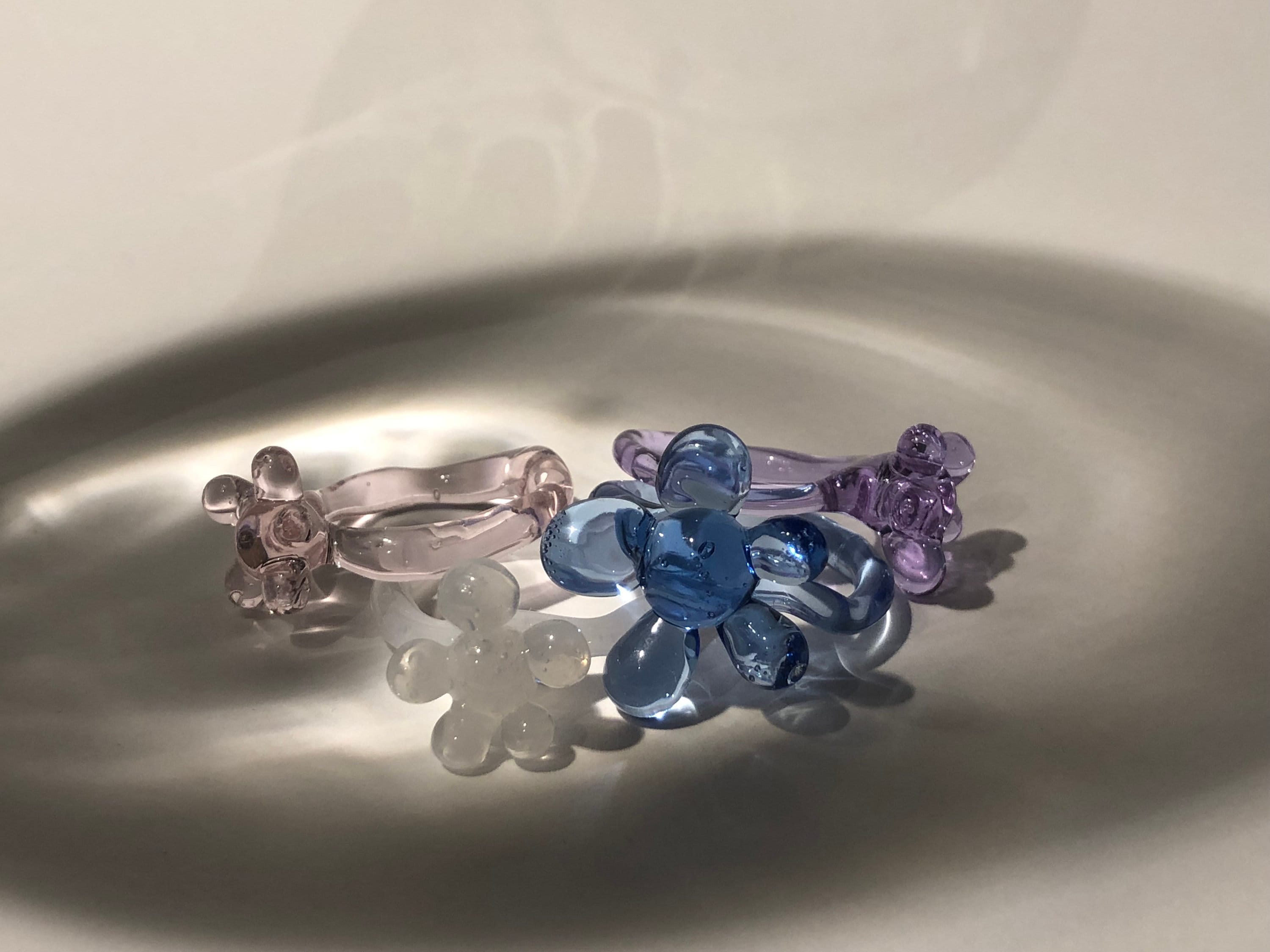 Monochromatic daisy flower Glass Ring