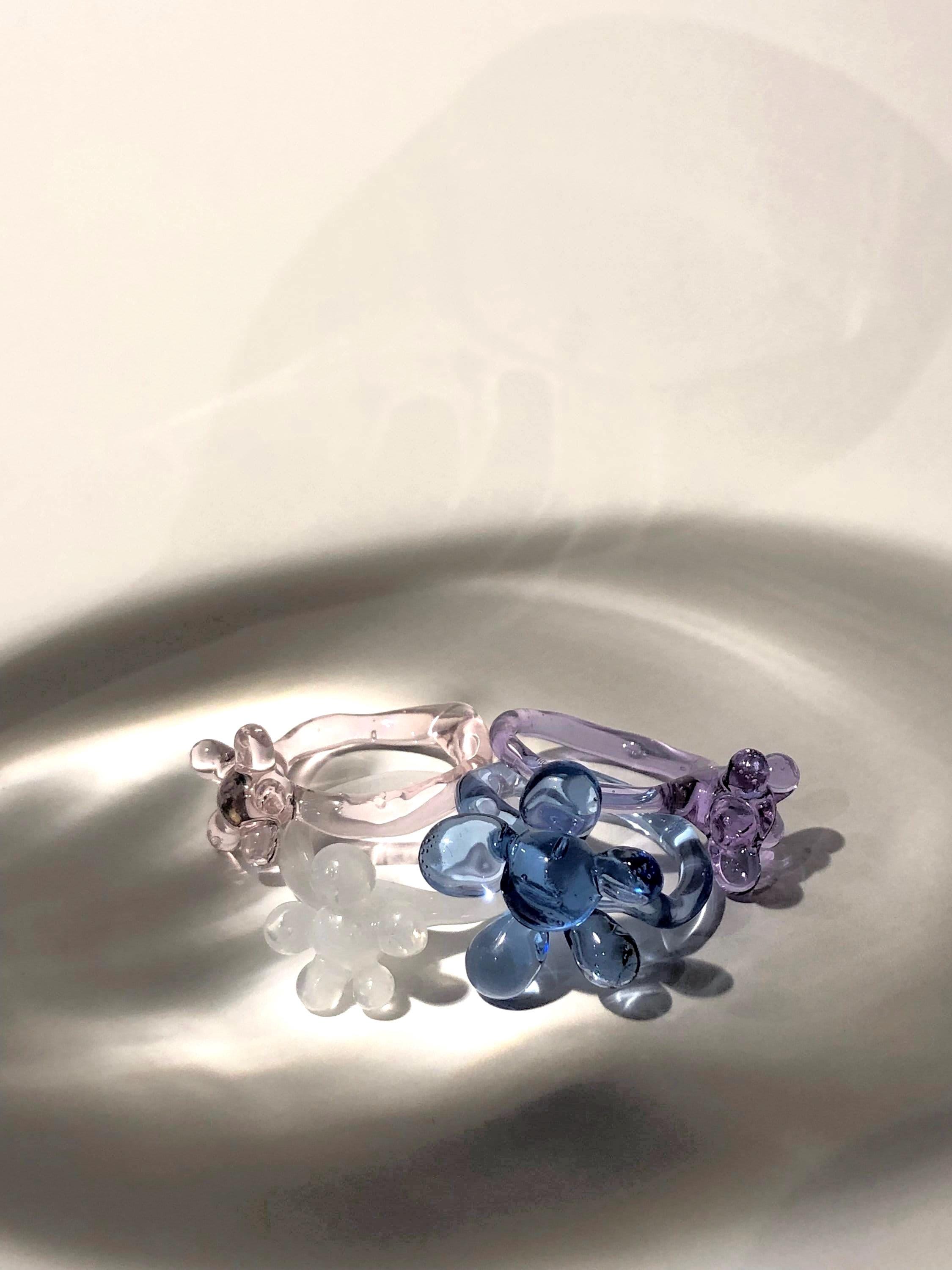 Monochromatic daisy flower Glass Ring
